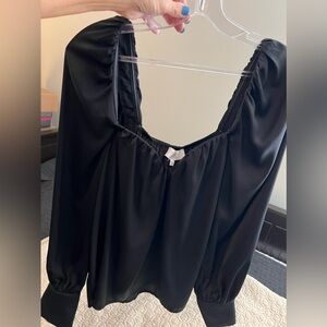 Black blouse never worn size M